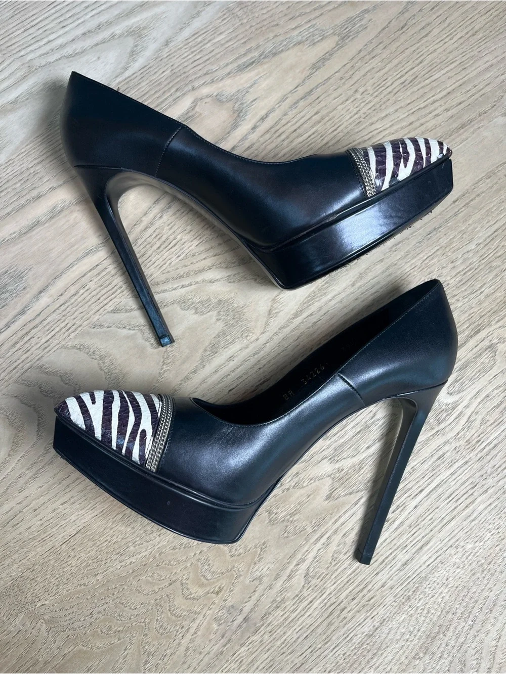 Saint Laurent Black Leather Pumps with Zebra-Print Pointed Toe - Picture 7 of 12